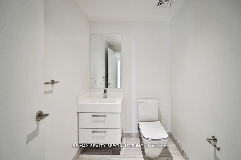 1 Yorkville Ave, unit 5102 for sale