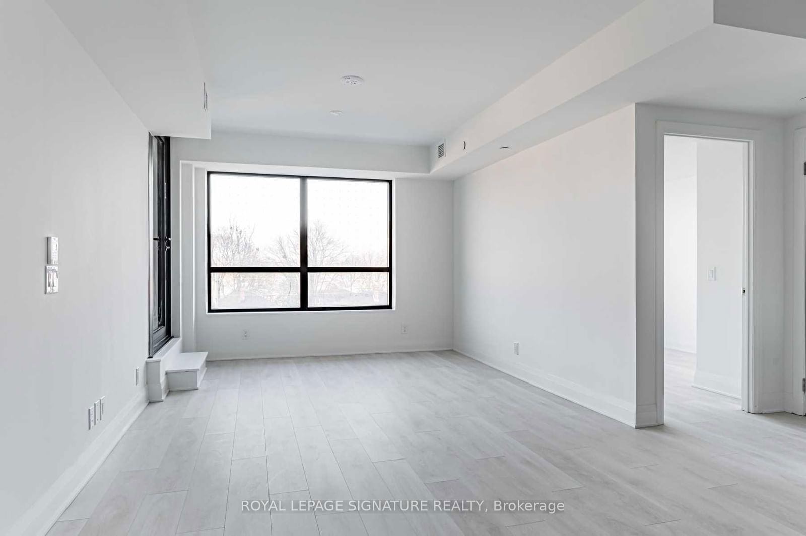 33 Frederick Todd Way, unit 423 for rent - image #8