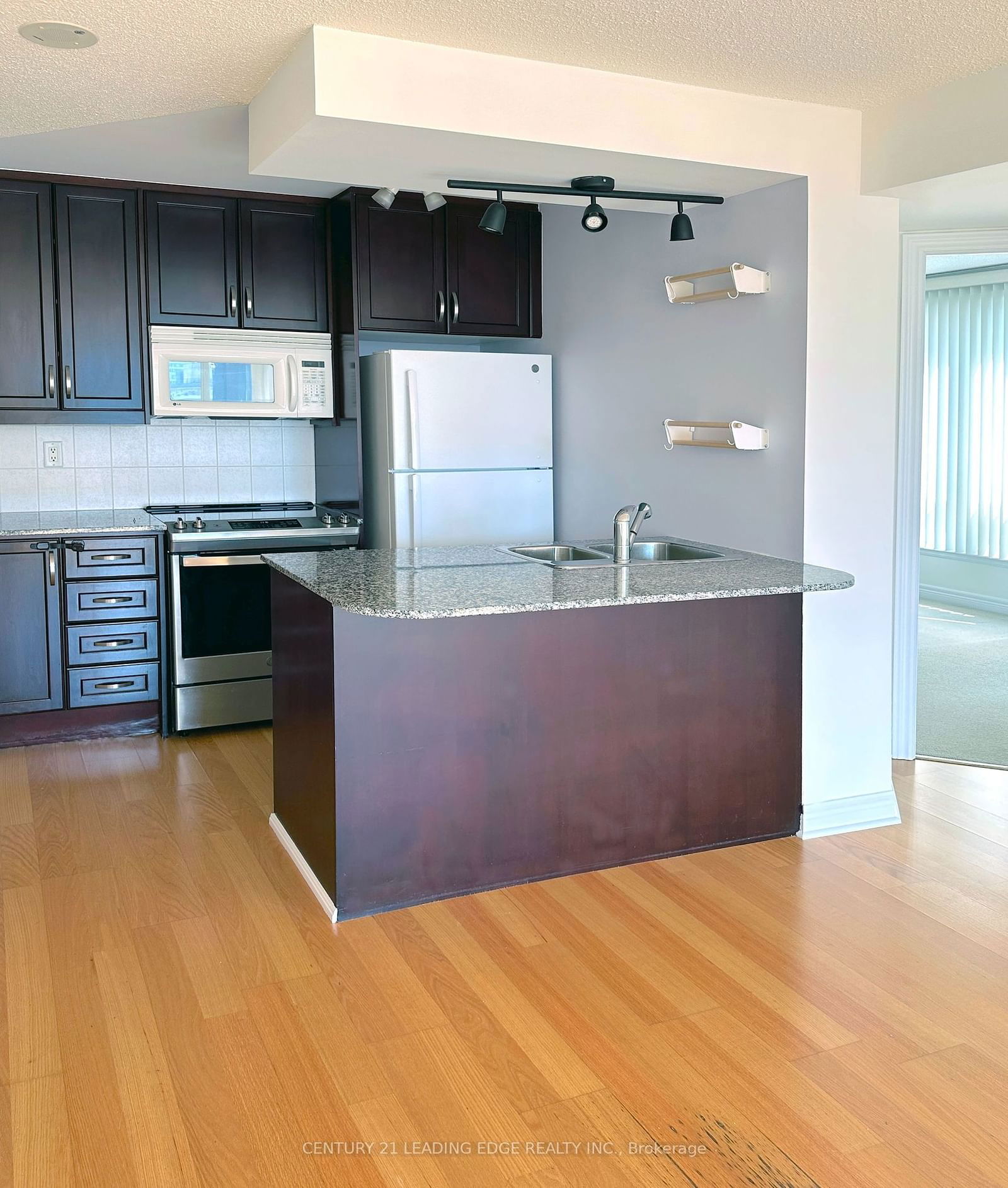 100 Hayden St, unit 907 for rent - image #1