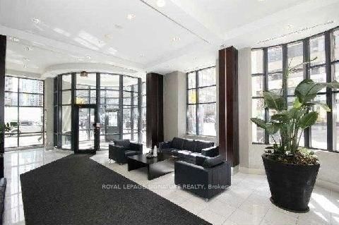 801 Bay St, unit 903 for rent - image #16