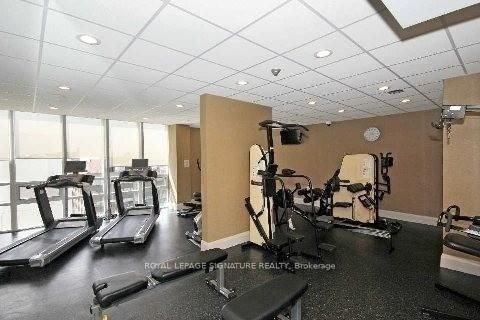 801 Bay St, unit 903 for rent