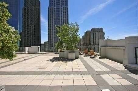 801 Bay St, unit 903 for rent