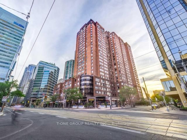 633 Bay St, unit 2211 for rent