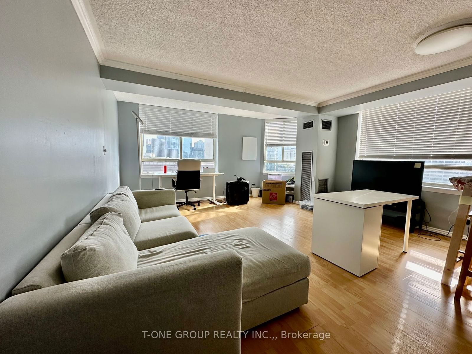 633 Bay St, unit 2211 for rent - image #4