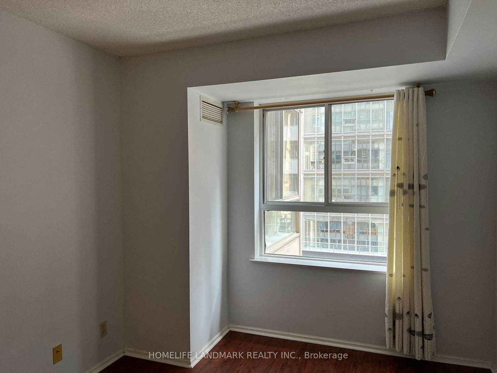 44 Gerrard St W, unit 811 for sale