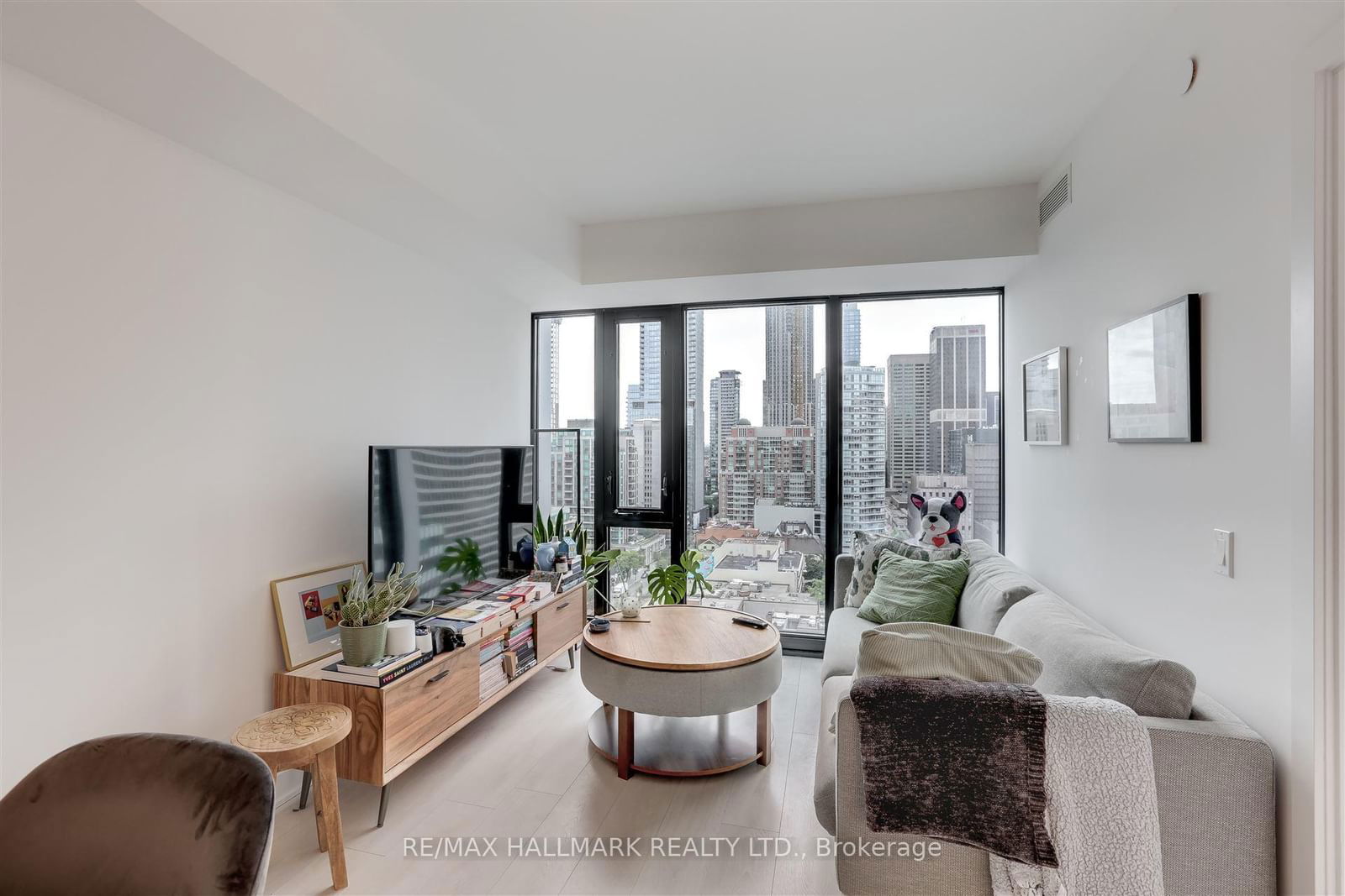 188 Cumberland St, unit 1903 for rent - image #2