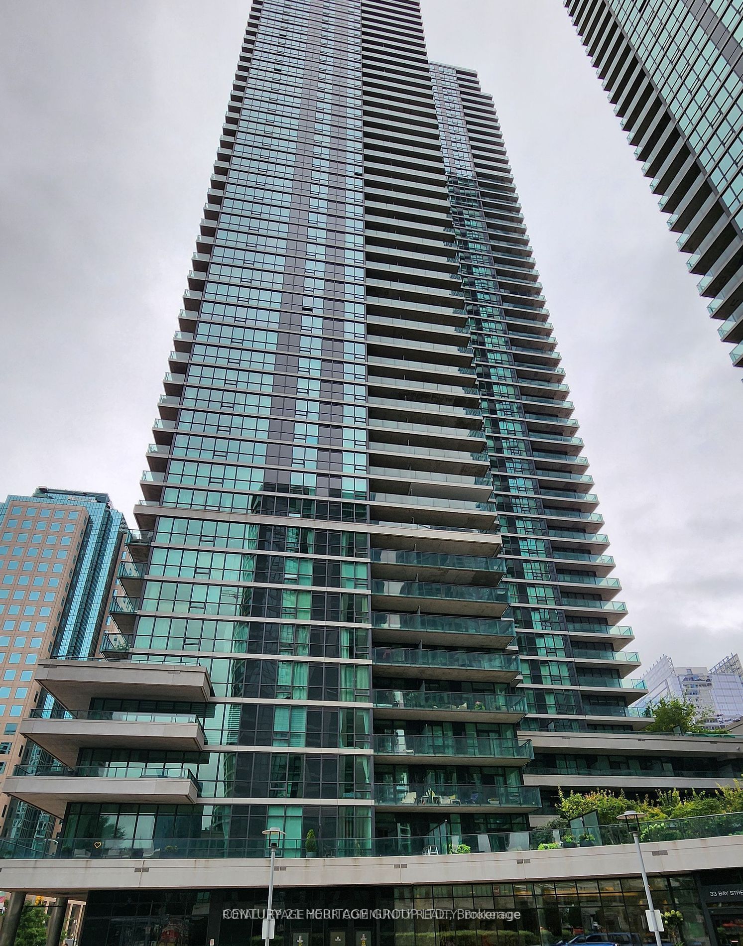 33 Bay St, unit 1910 for rent - image #1