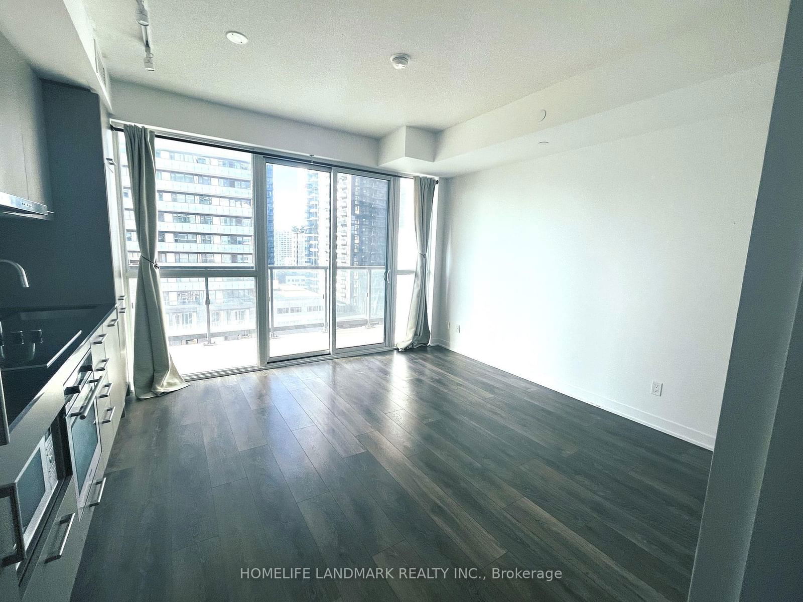 87 Peter St, unit 1709 for rent - image #2