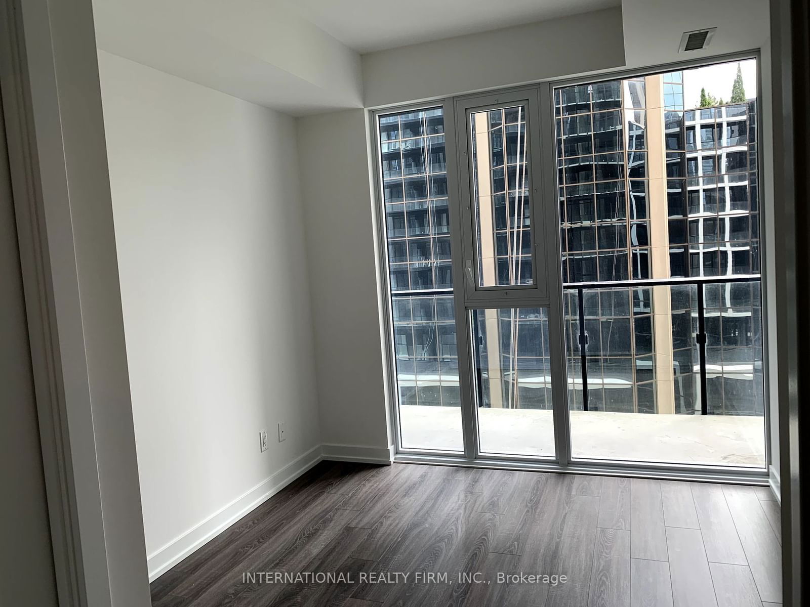 20 Edward St, unit 710 for rent