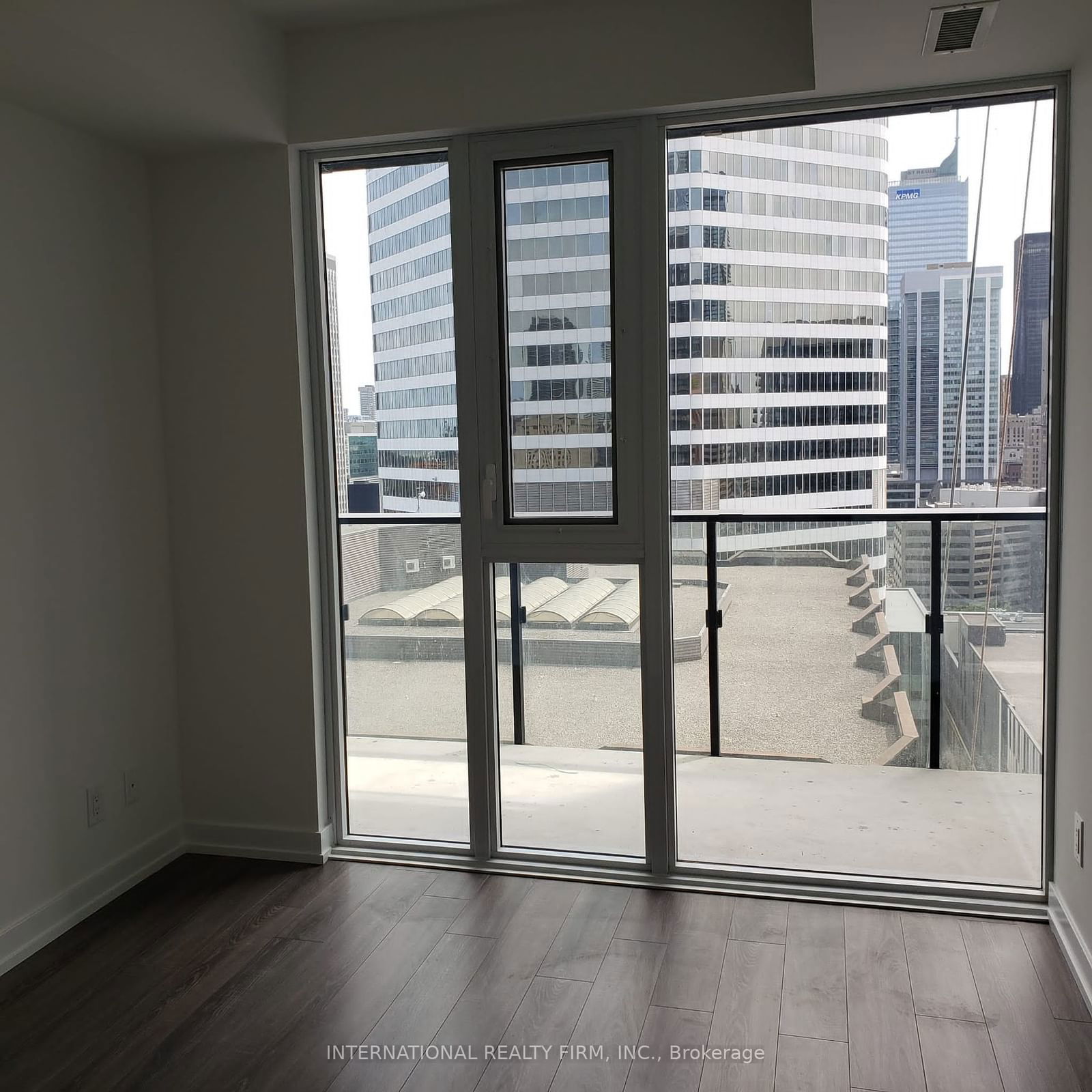 20 Edward St, unit 710 for rent