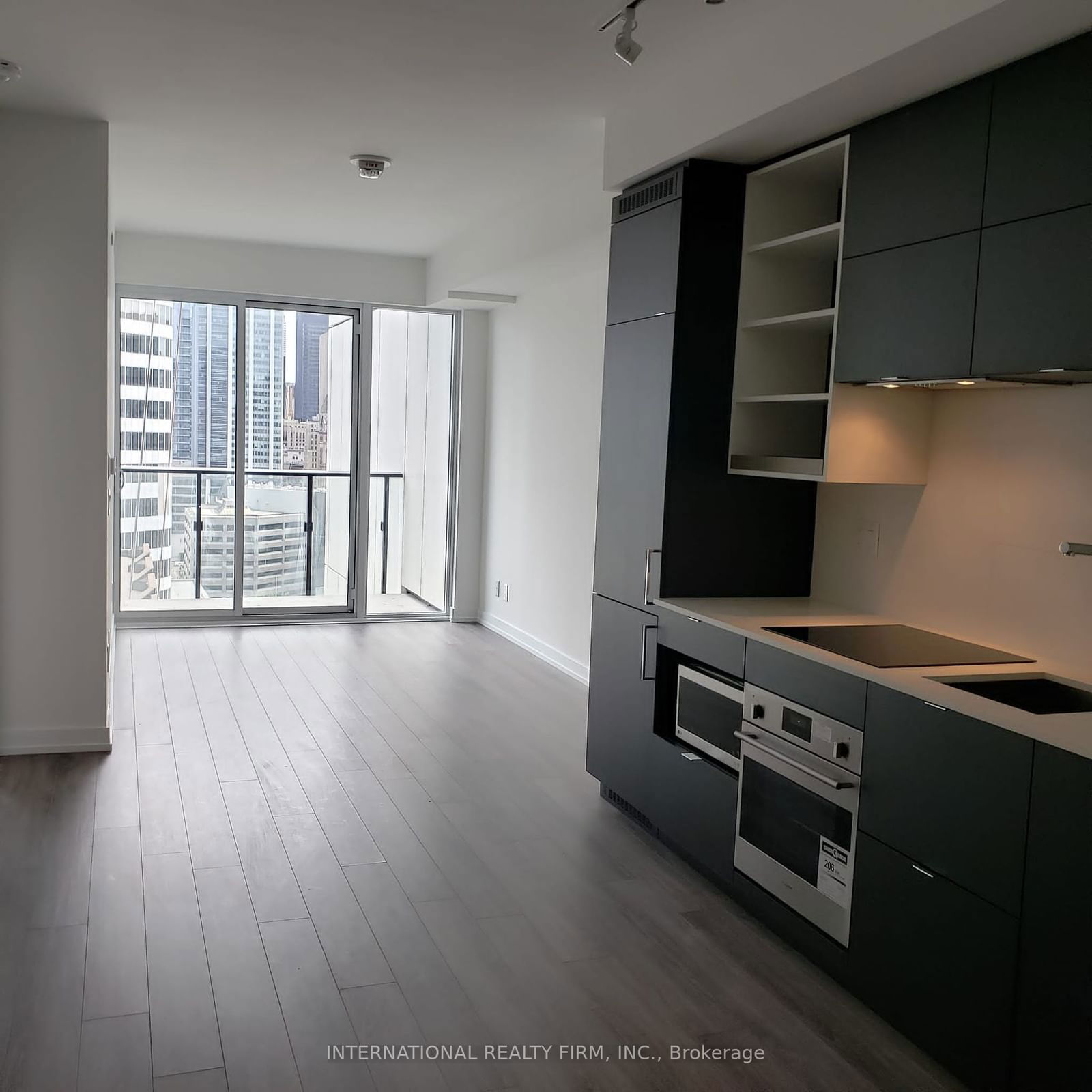 20 Edward St, unit 710 for rent