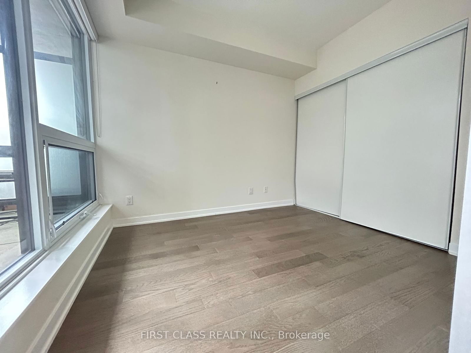 17 Dundonald St, unit 409 for rent - image #4