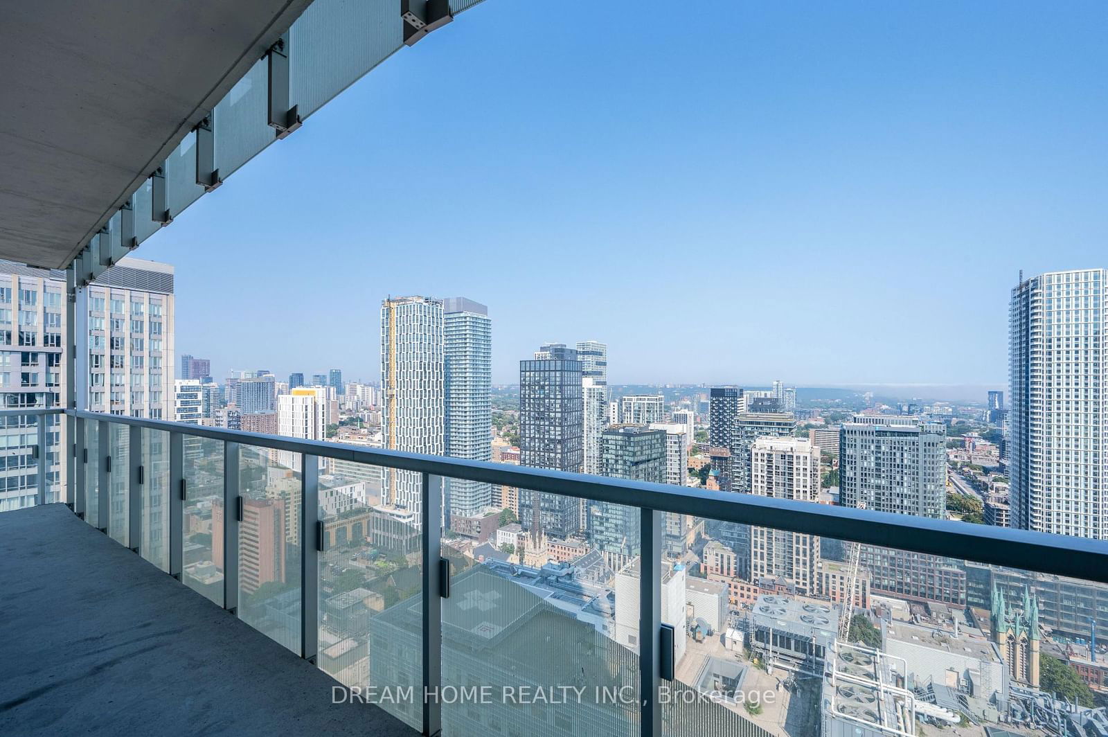 197 Yonge St, unit 3302 for rent