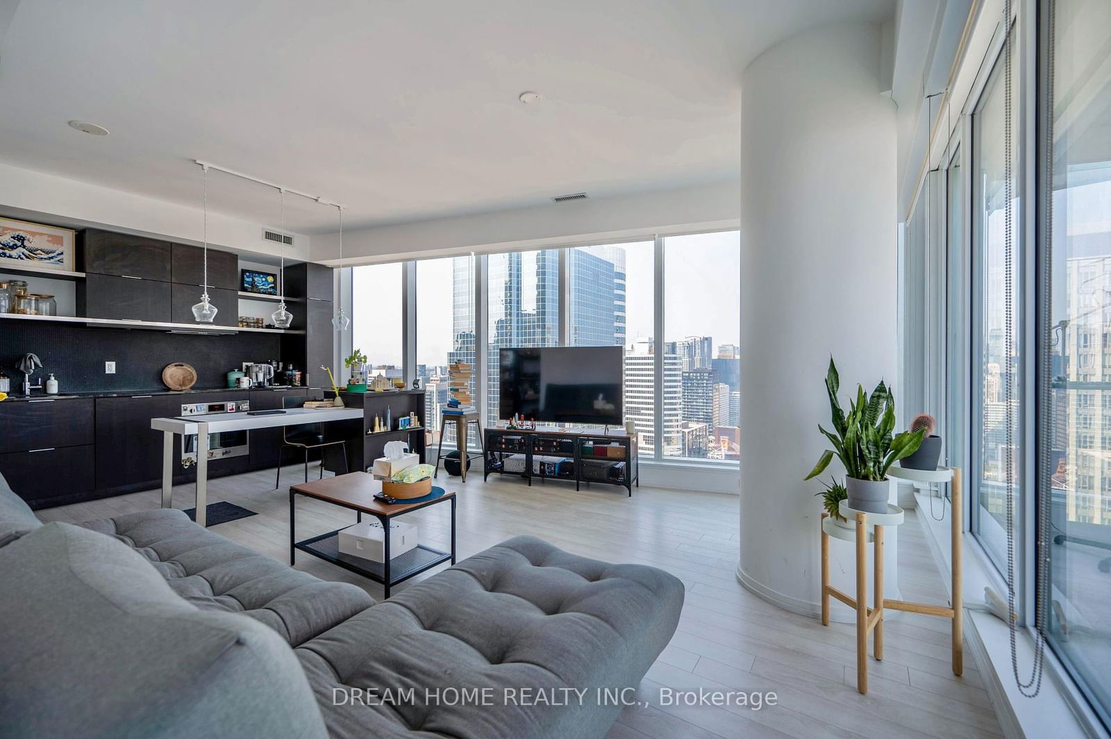 197 Yonge St, unit 3302 for rent