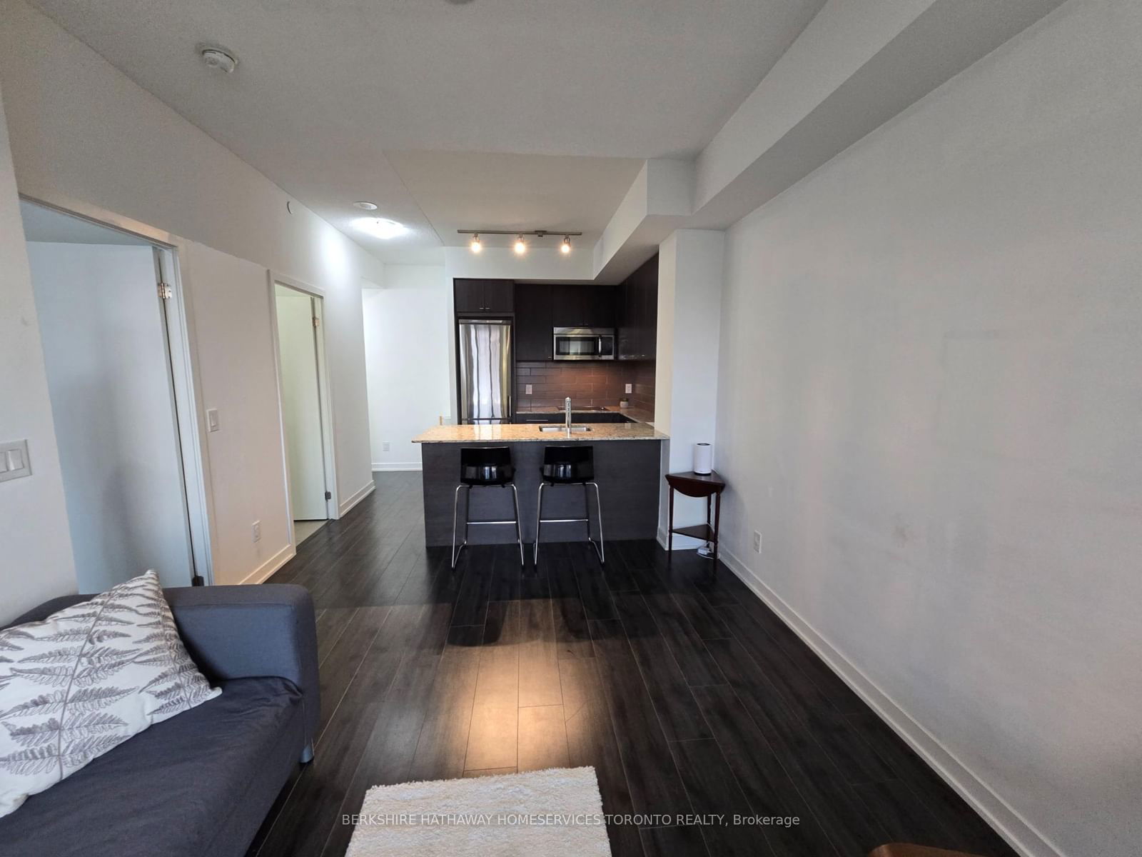 18 Rean Dr, unit 207 for rent - image #3