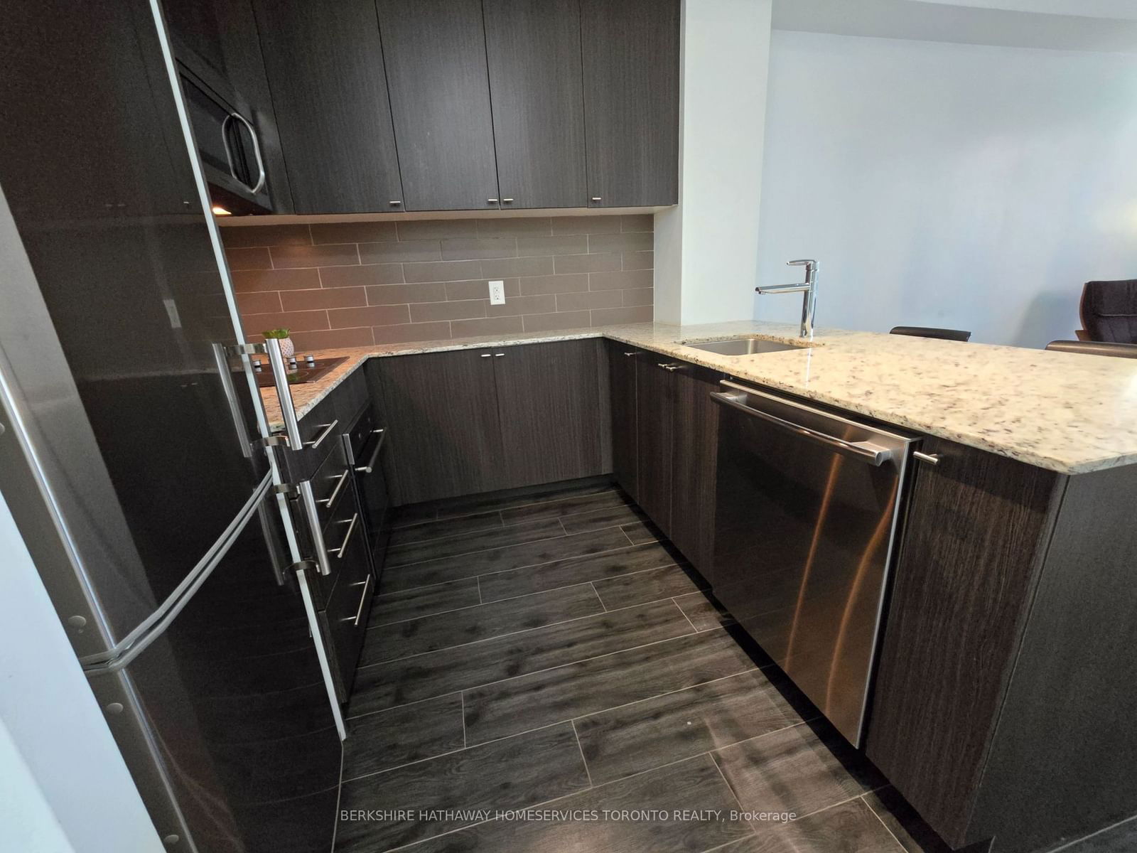 18 Rean Dr, unit 207 for rent - image #7