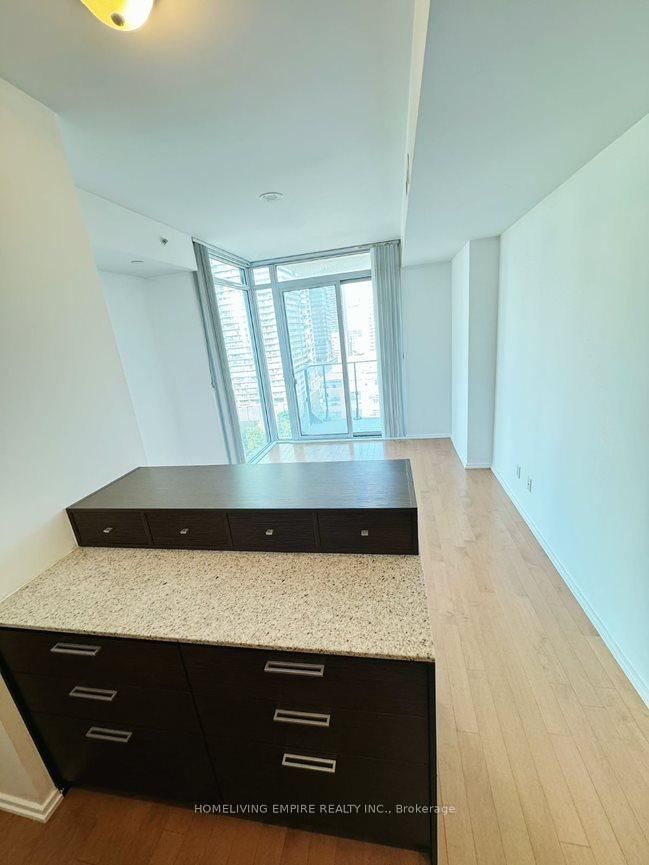 75 St Nicholas St, unit 1601 for sale - image #7