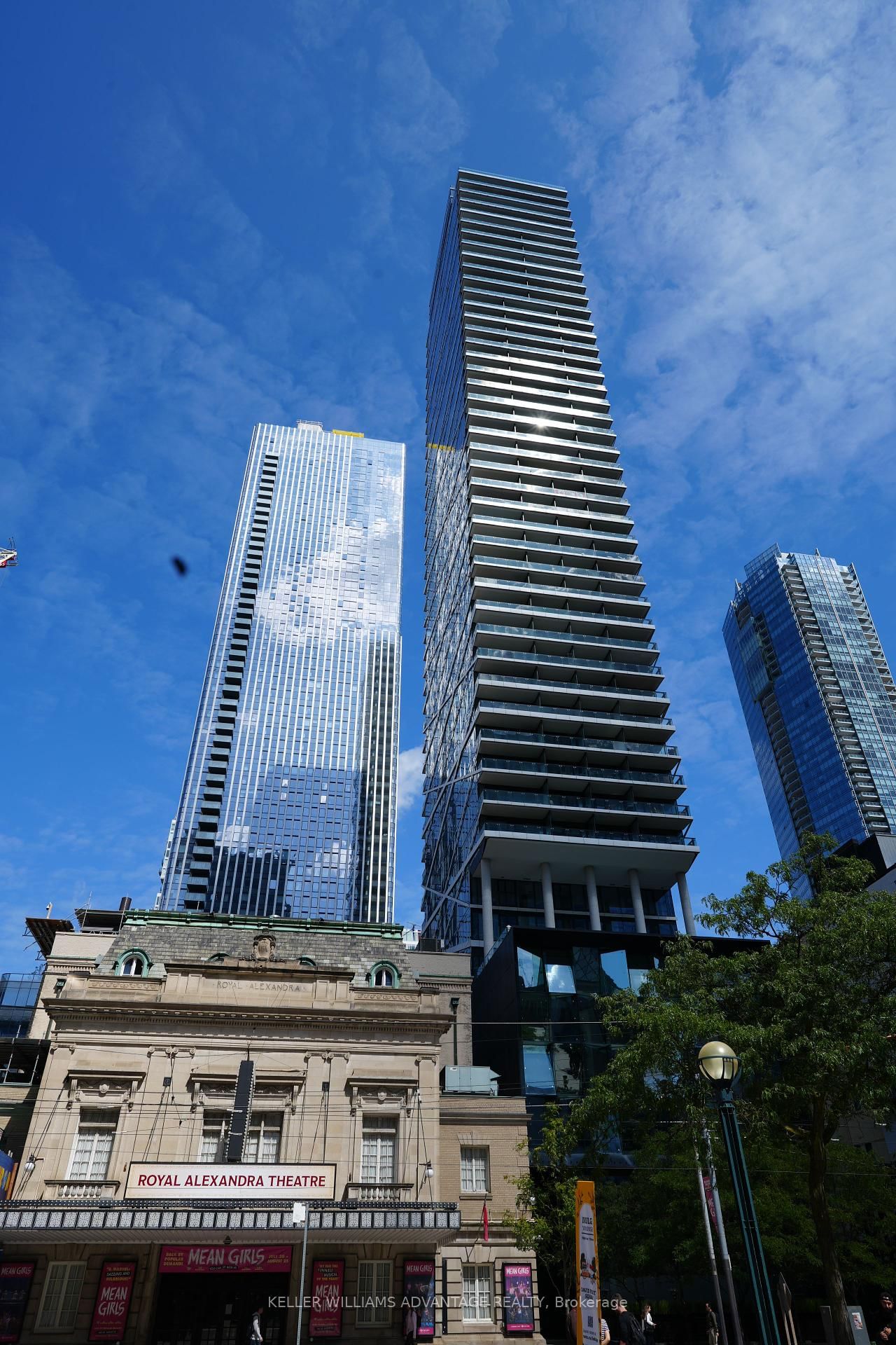 224 King St W, unit 1806 for sale