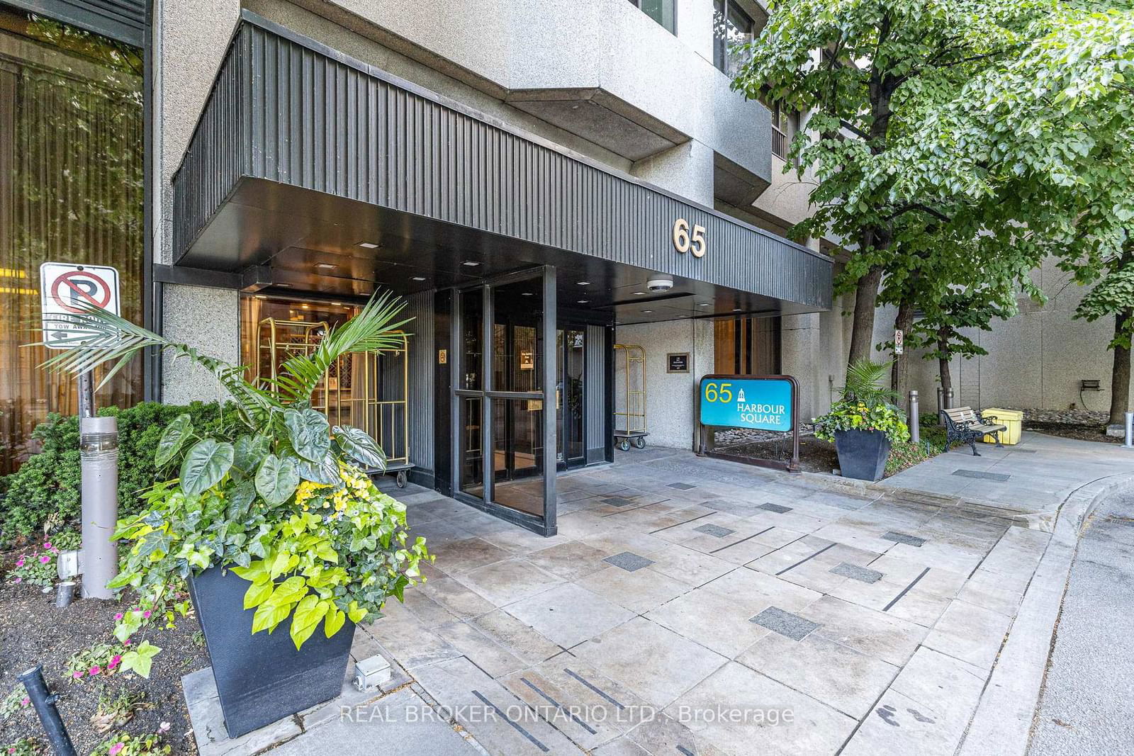 65 Harbour Sq, unit 3209 for rent