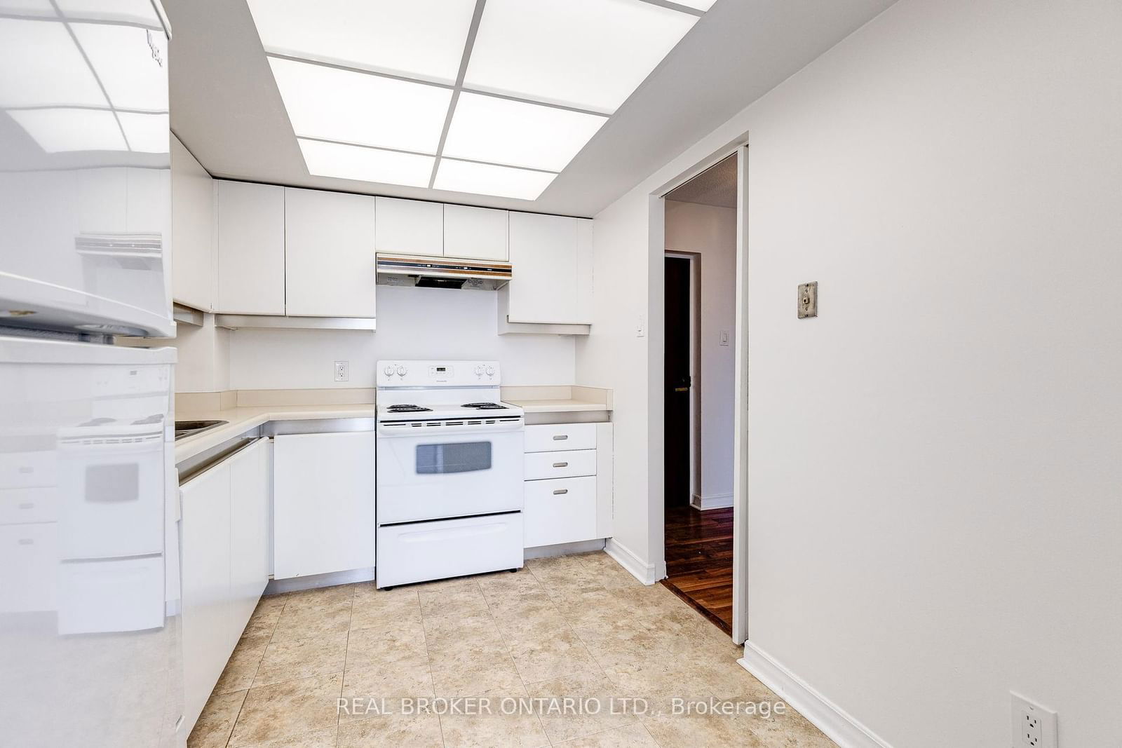 65 Harbour Sq, unit 3209 for rent - image #8