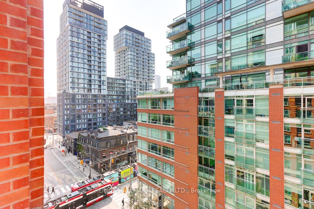 230 King St E, unit 911 for sale