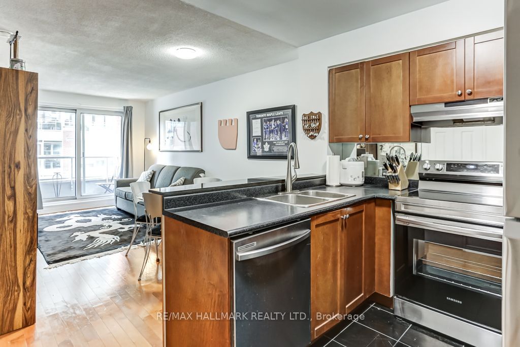 230 King St E, unit 911 for sale