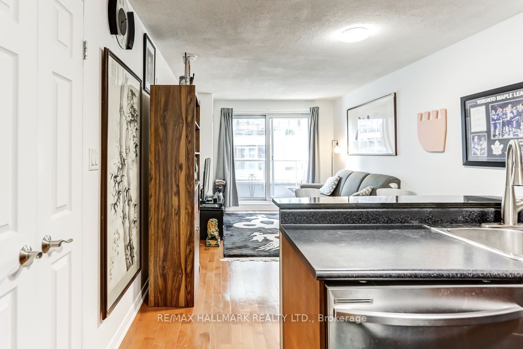 230 King St E, unit 911 for sale