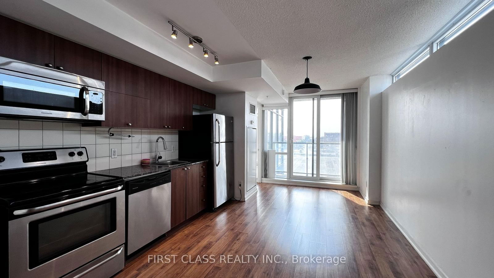 20 Joe Shuster Way, unit 513 for rent - image #1