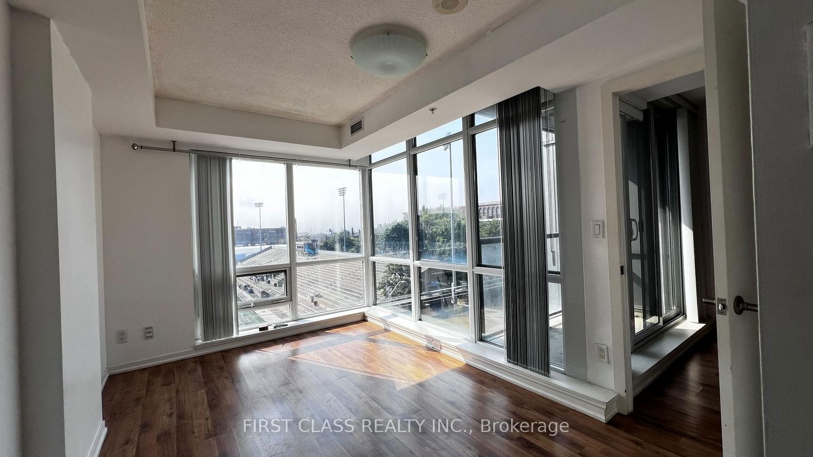 20 Joe Shuster Way, unit 513 for rent - image #3