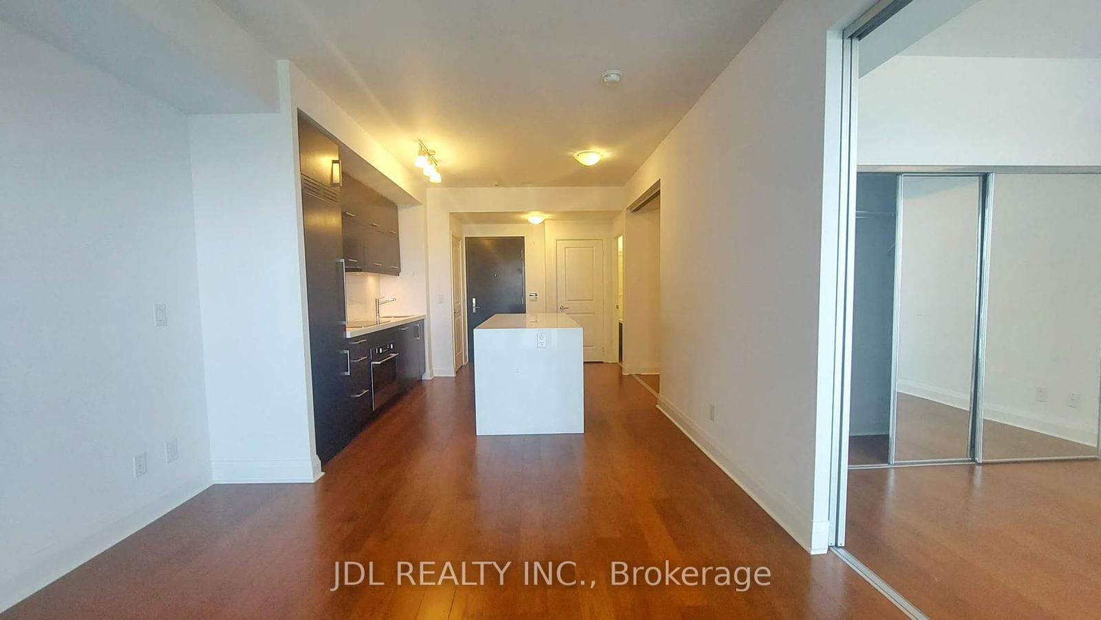 1080 Bay St, unit 2306 for rent - image #2