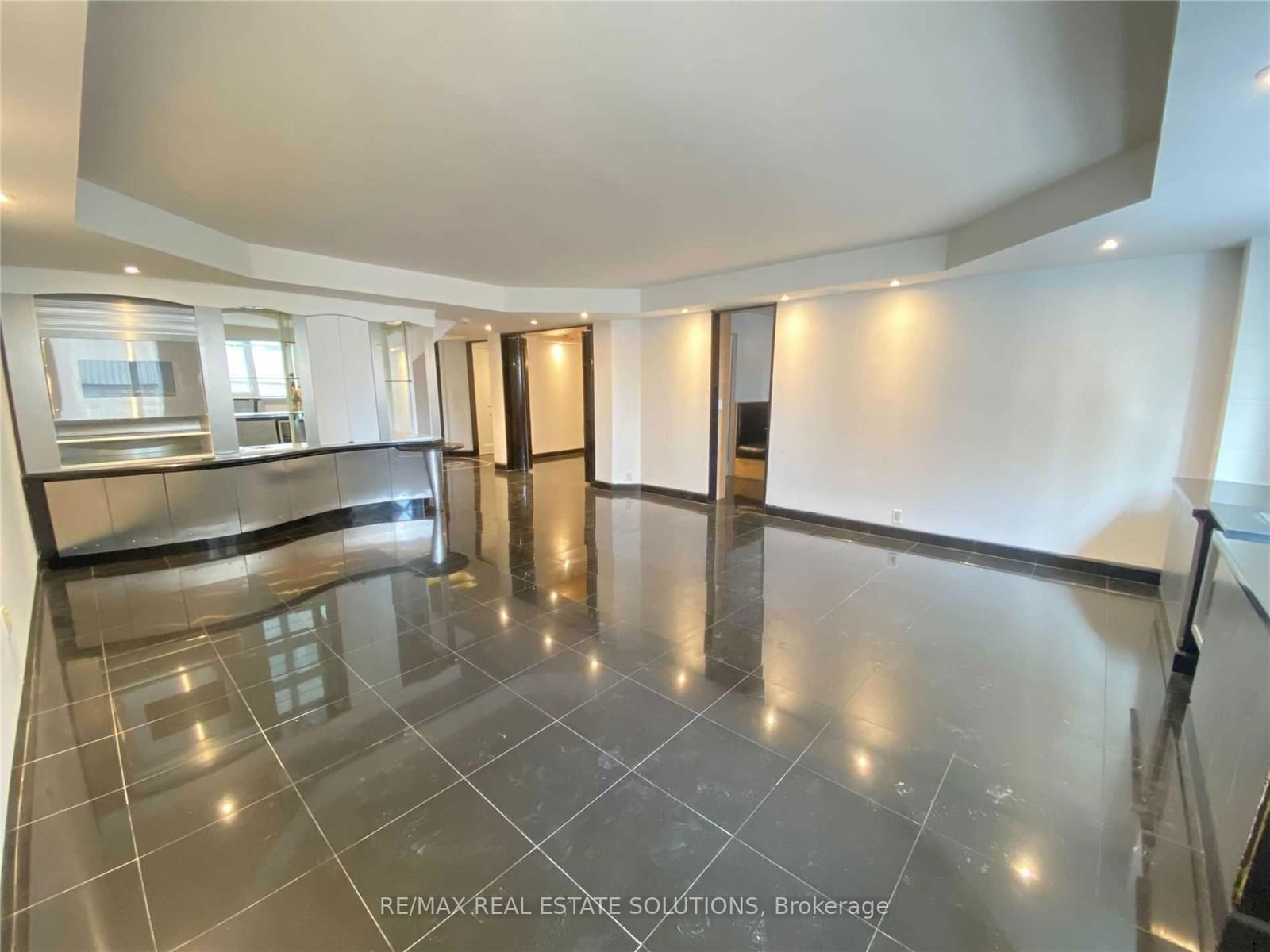 360 Bloor St E, unit 1010 for rent