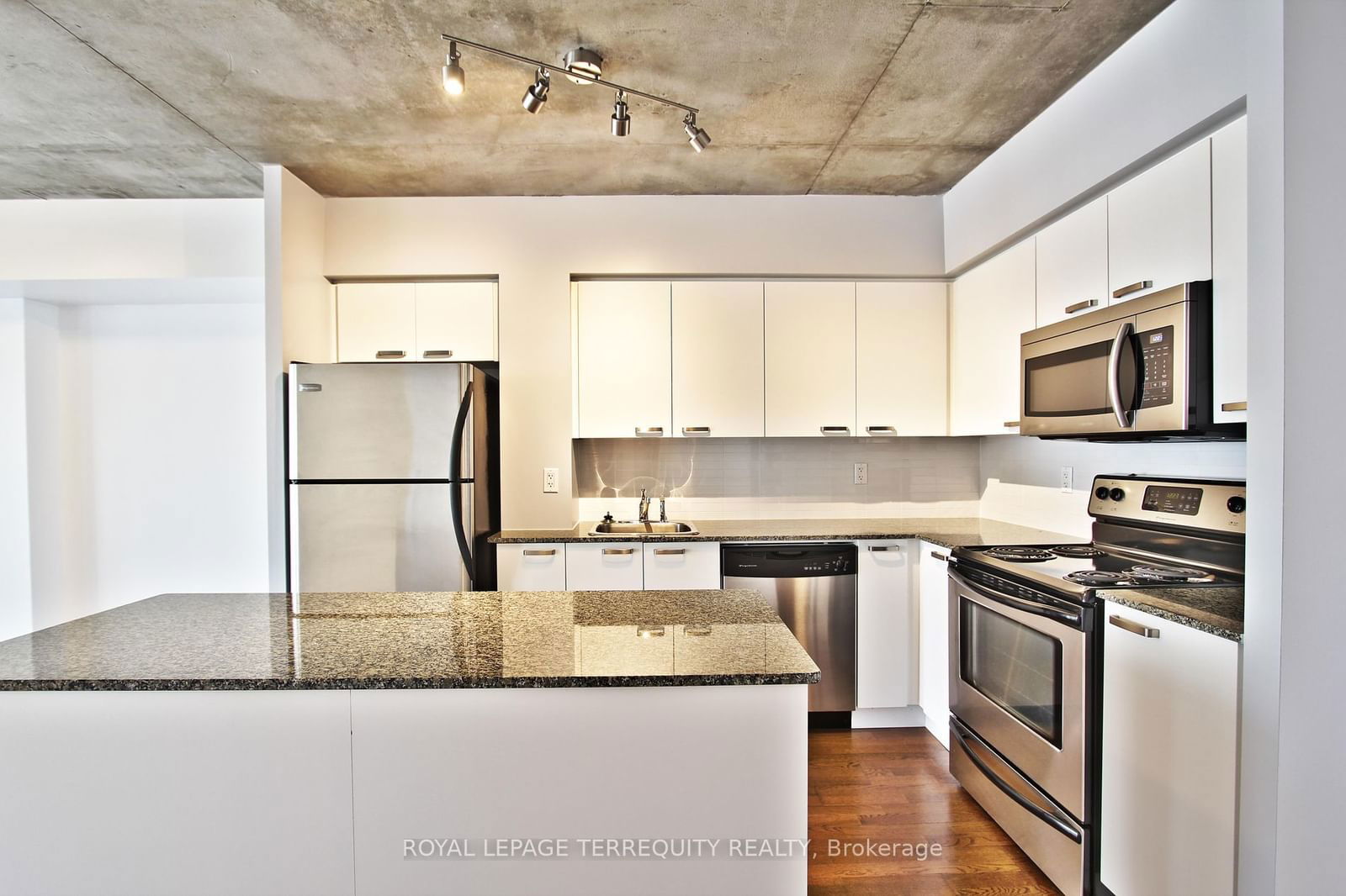 22 Wellesley St E, unit 708 for rent - image #13