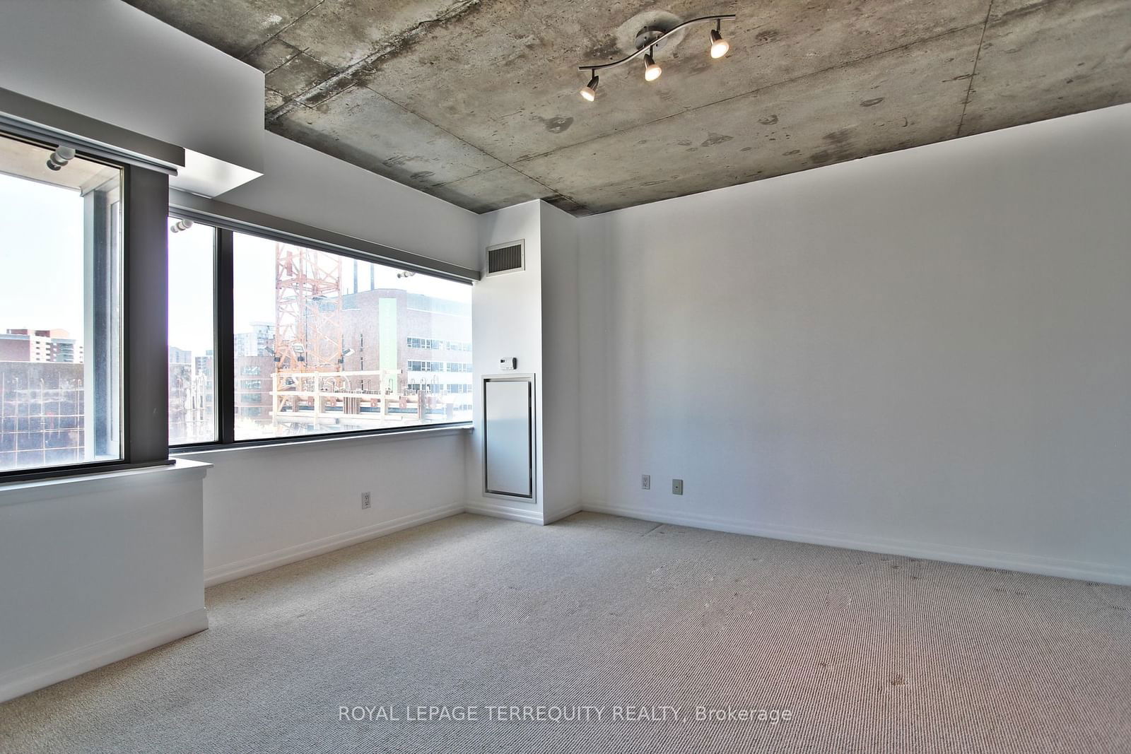 22 Wellesley St E, unit 708 for rent - image #18