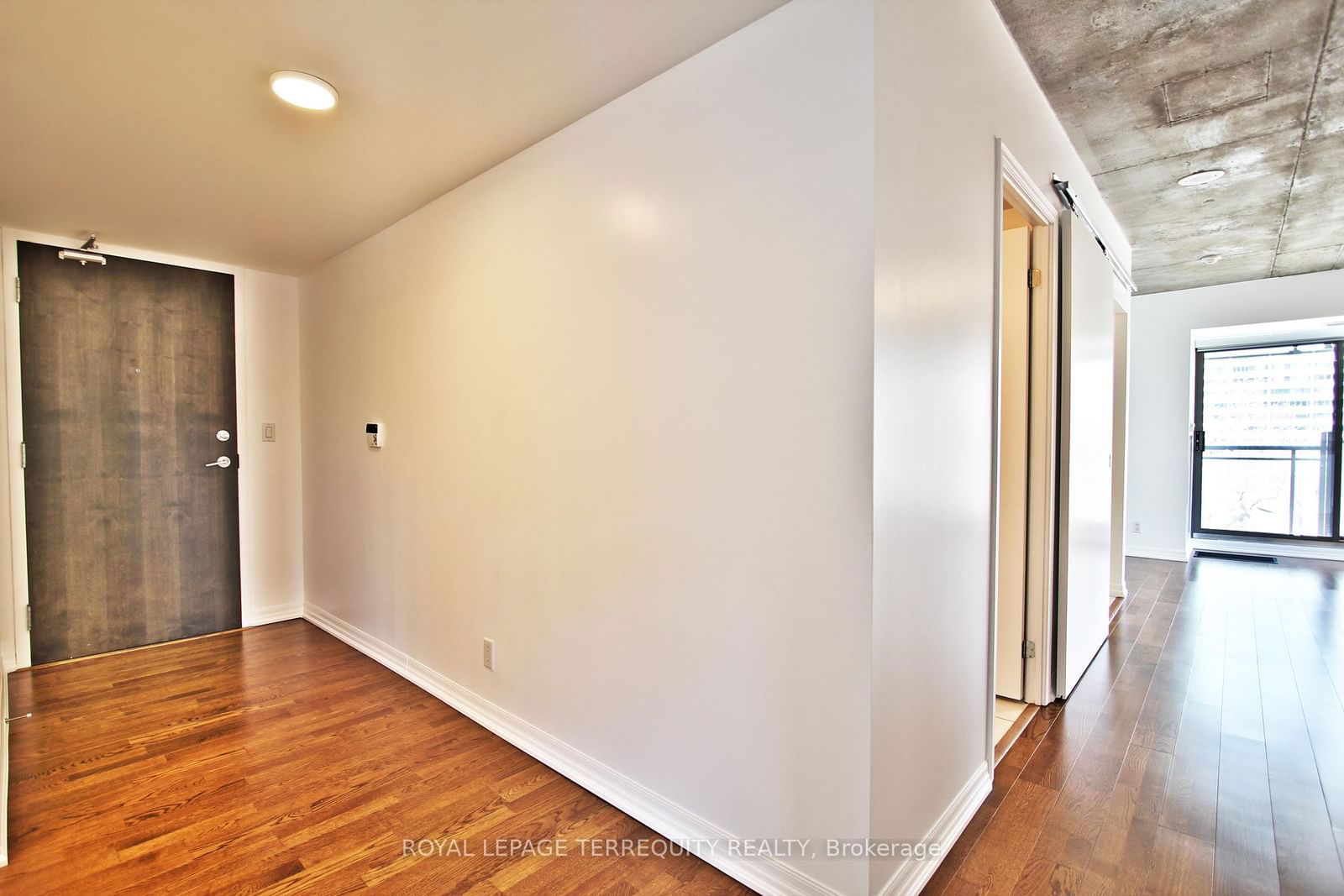 22 Wellesley St E, unit 708 for rent - image #2