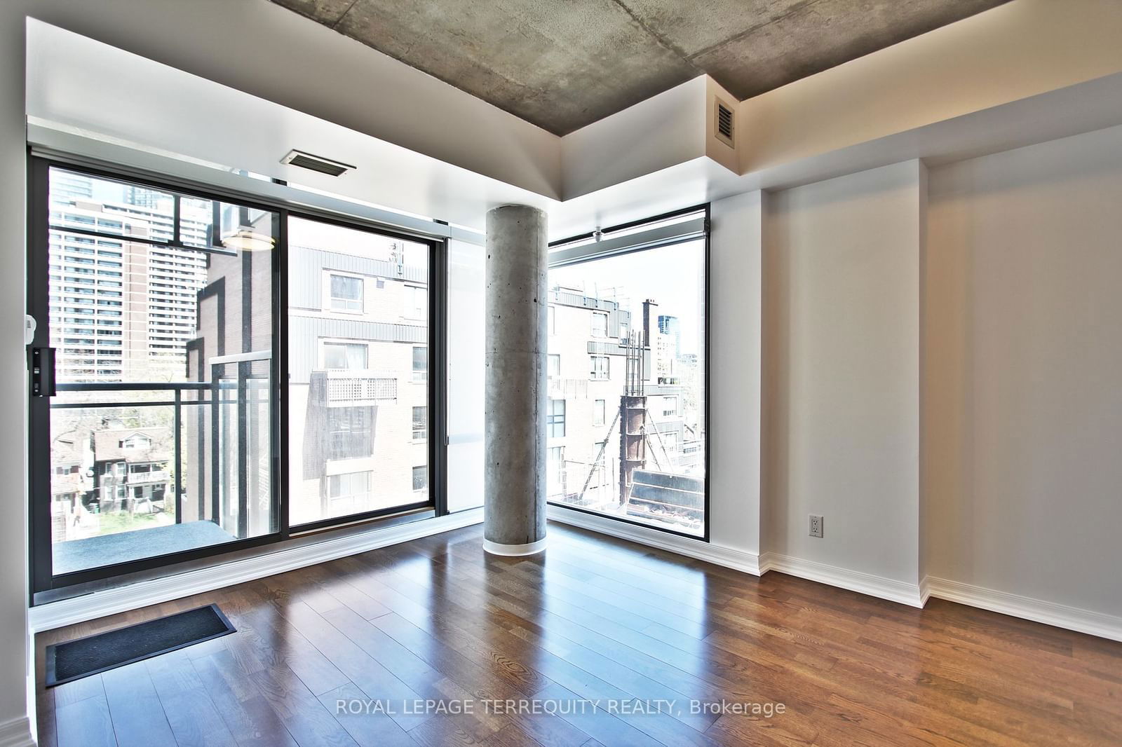 22 Wellesley St E, unit 708 for rent - image #3