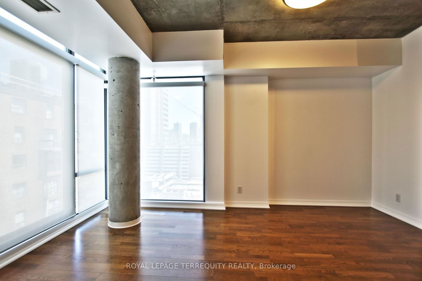 22 Wellesley St E, unit 708 for rent