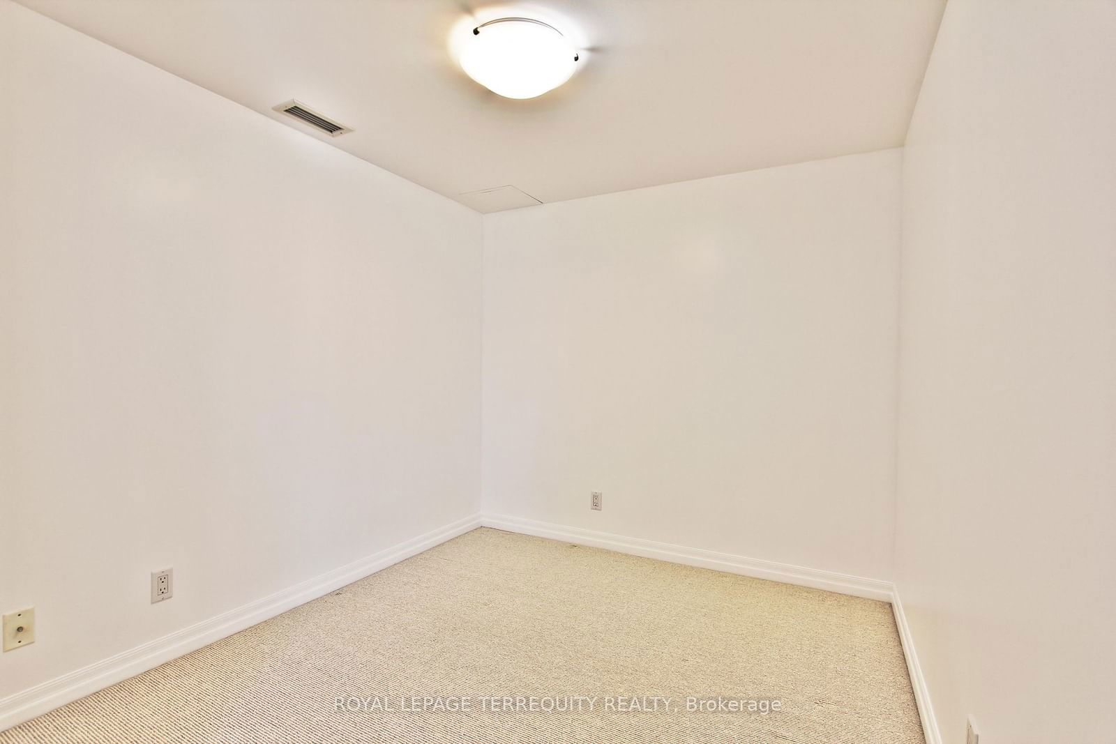 22 Wellesley St E, unit 708 for rent - image #8