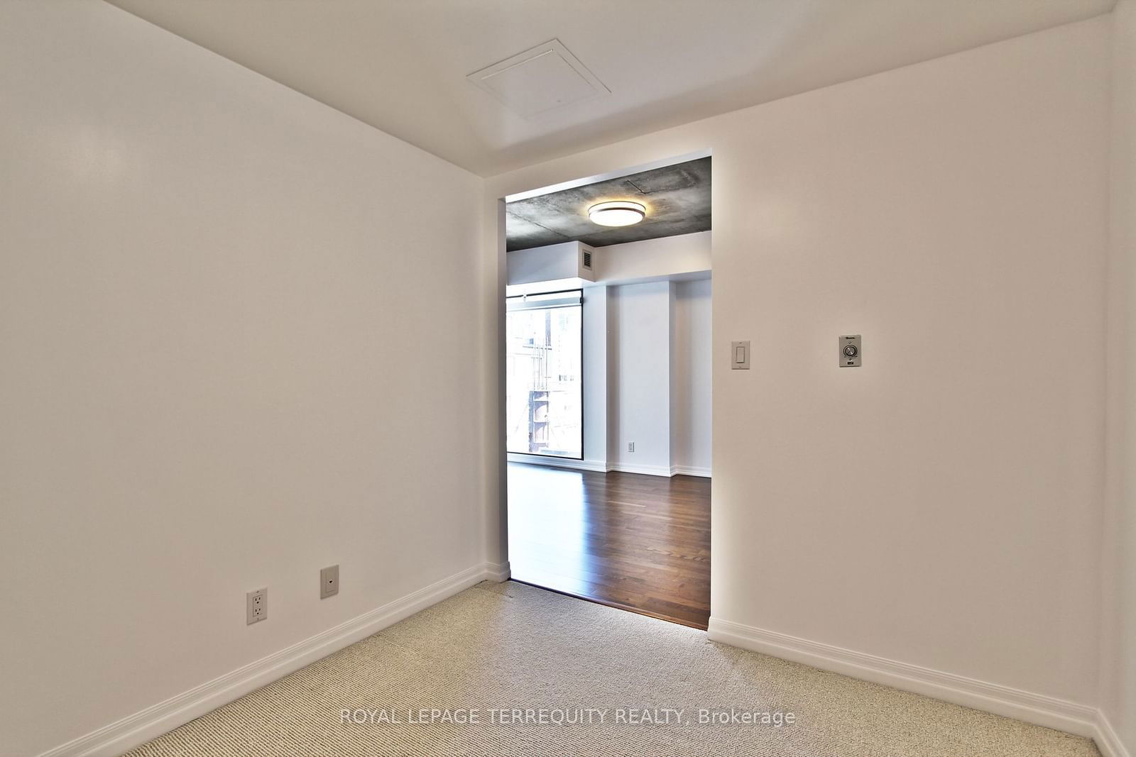 22 Wellesley St E, unit 708 for rent - image #9