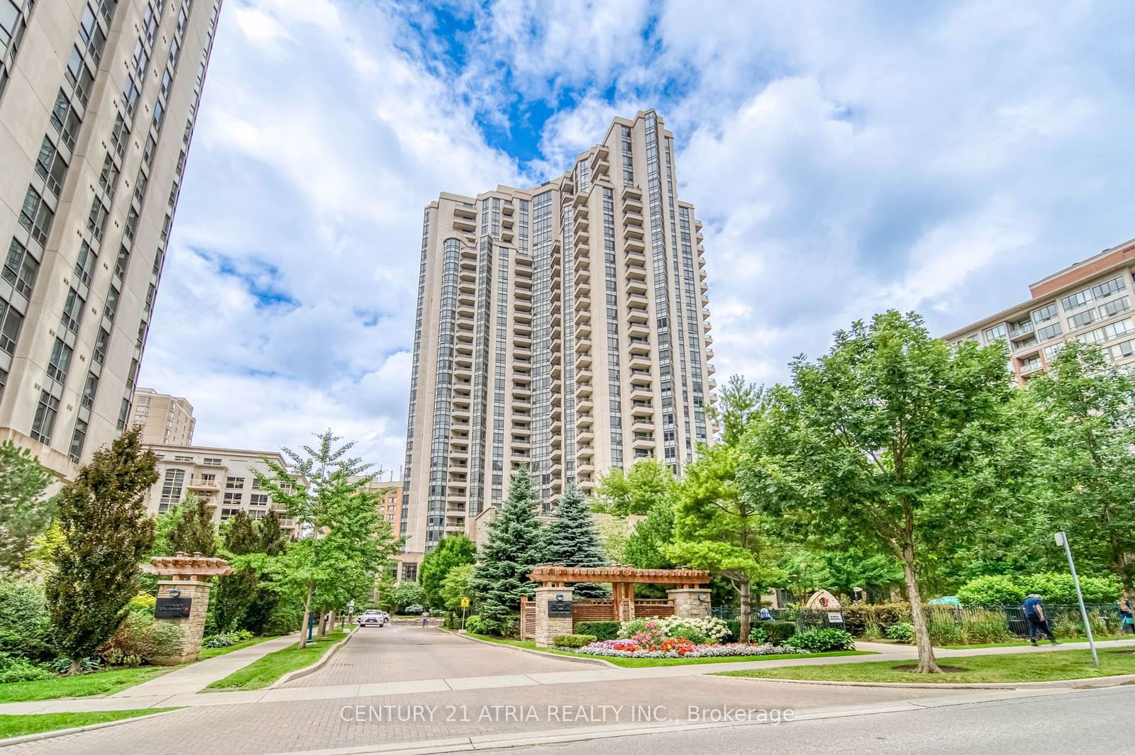 500 Doris Ave, unit PH19 for sale - image #2