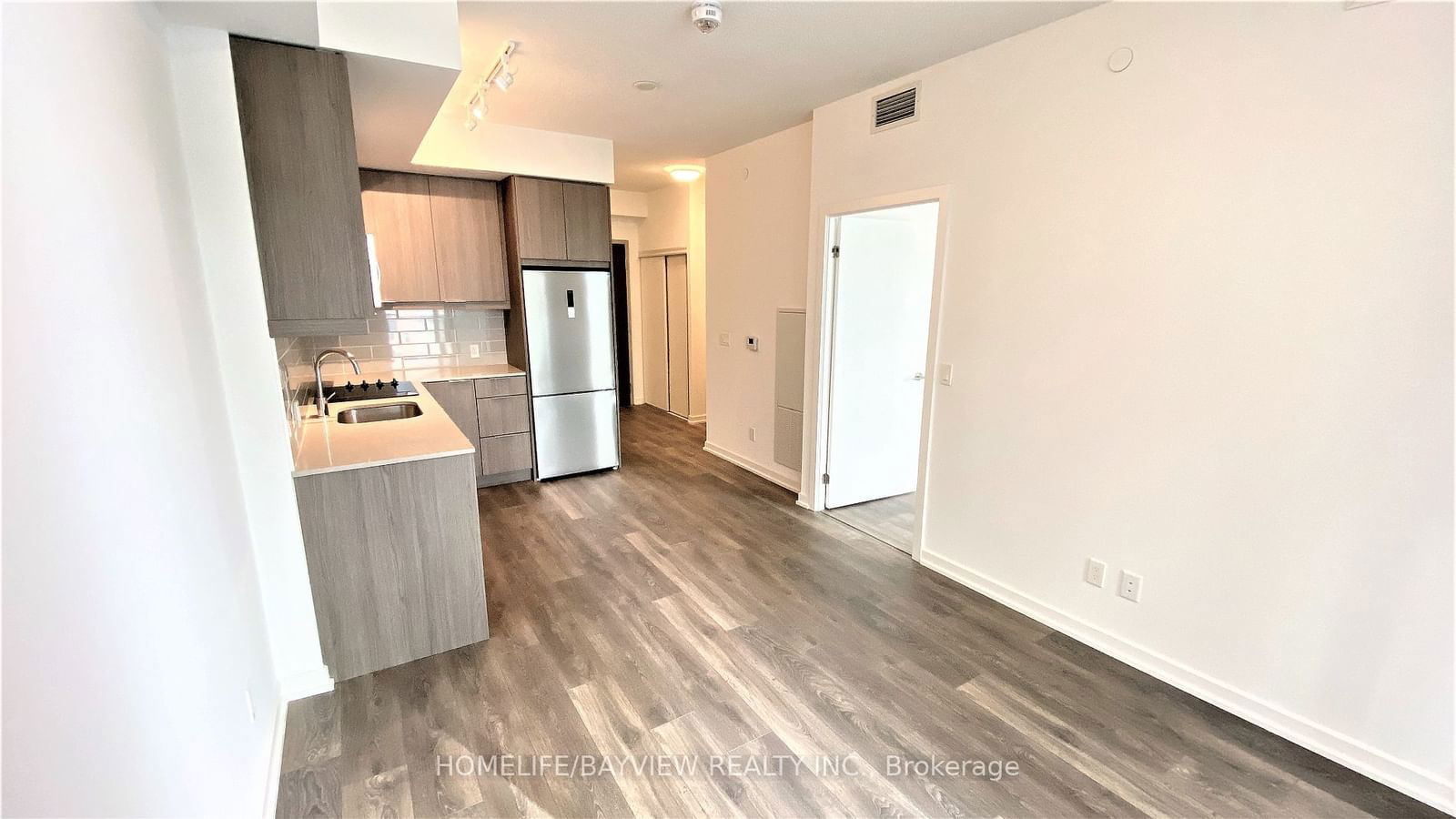 32 Forest Manor Rd, unit 403 for rent - image #5