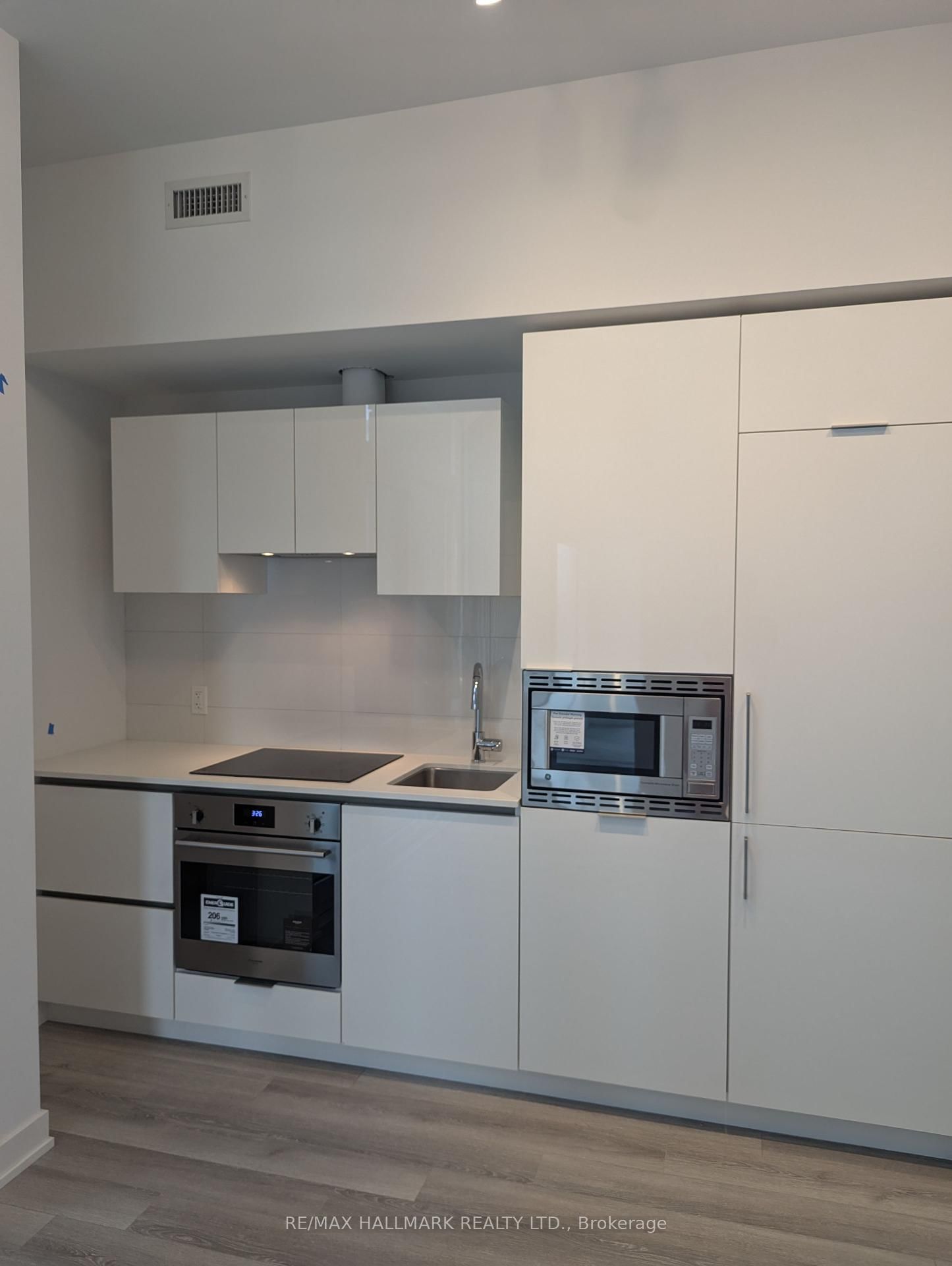 238 Simcoe St, unit 2103 for rent