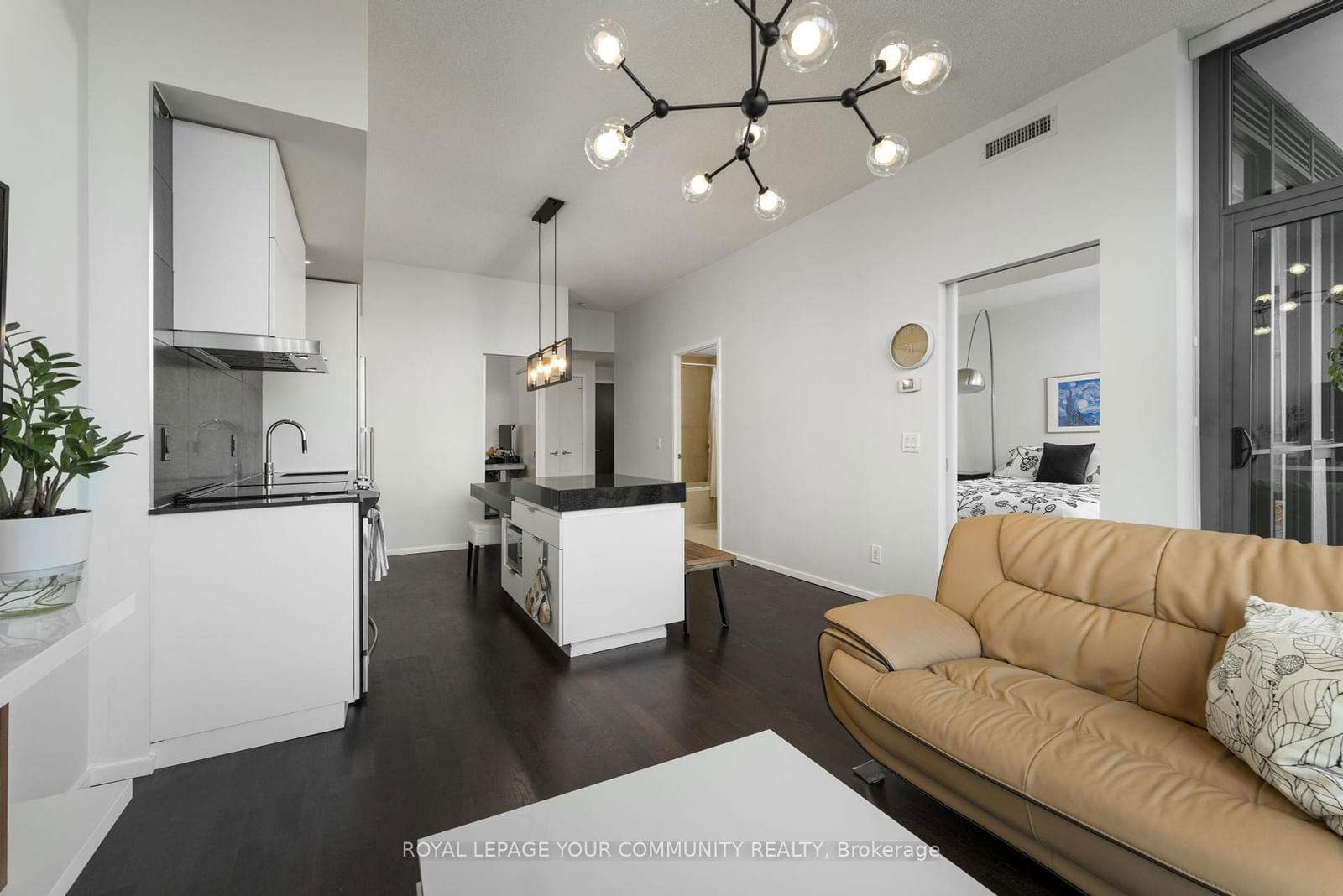 101 Charles St E, unit 2303 for sale - image #4