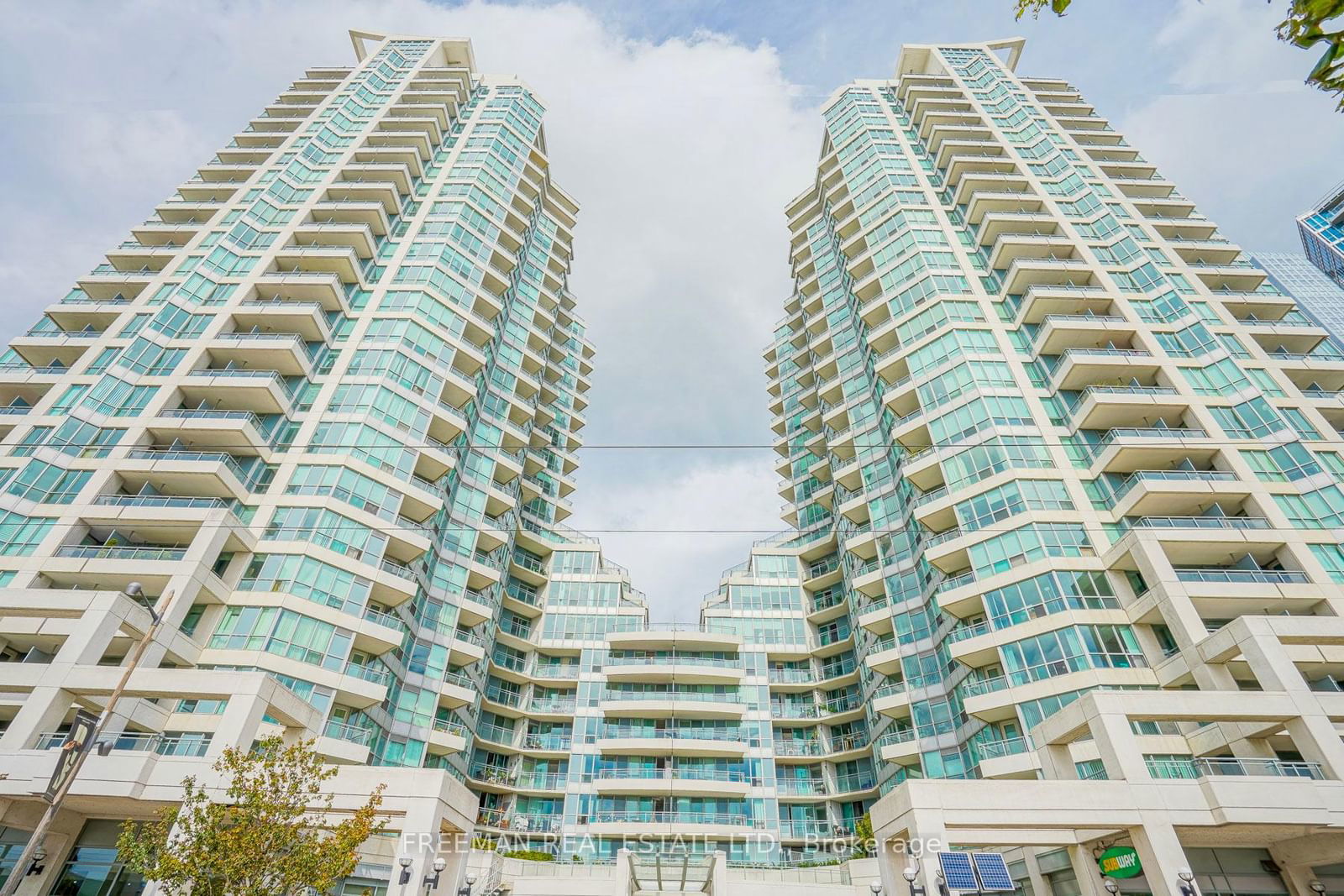 230 Queens Quay W, unit 620 for rent