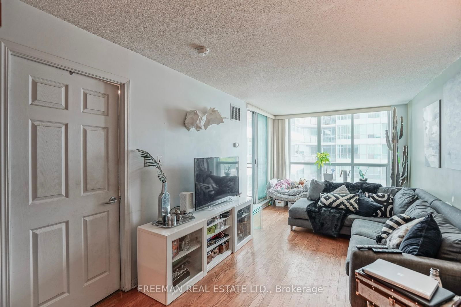 230 Queens Quay W, unit 620 for rent - image #11