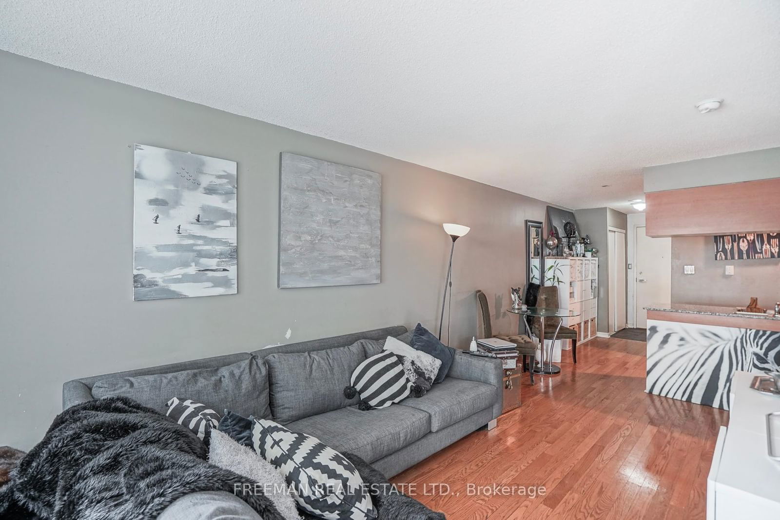 230 Queens Quay W, unit 620 for rent