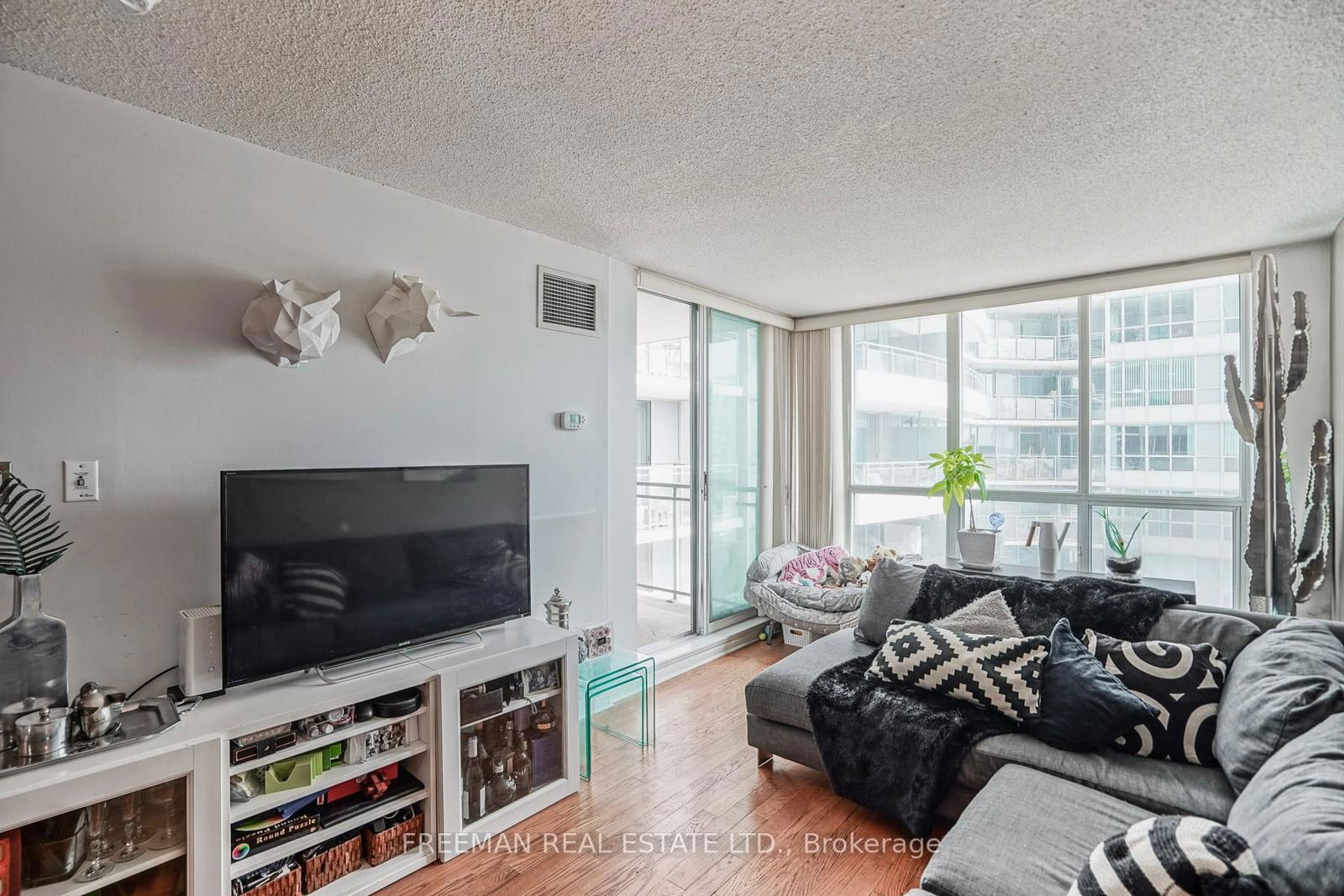 230 Queens Quay W, unit 620 for rent - image #14