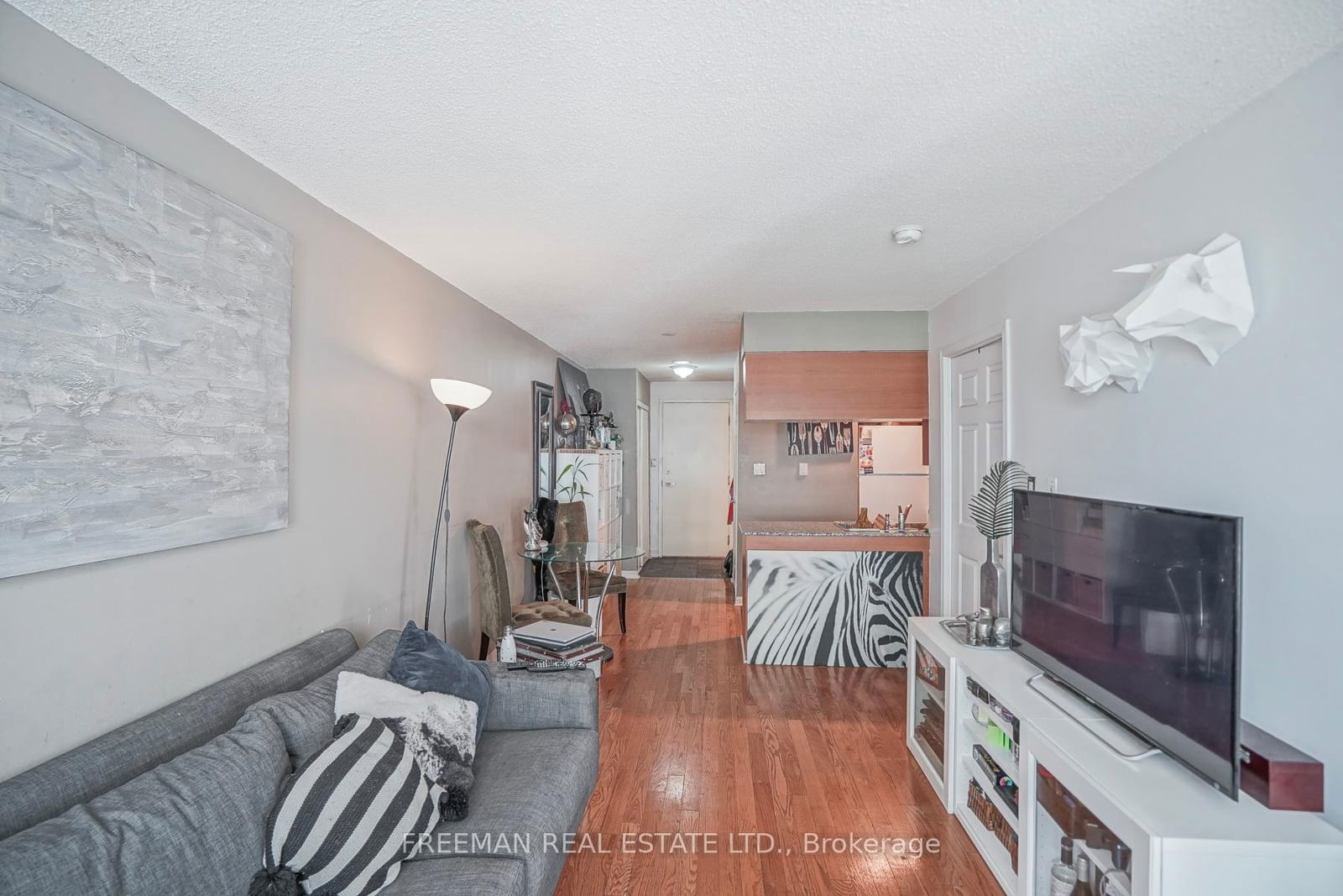 230 Queens Quay W, unit 620 for rent