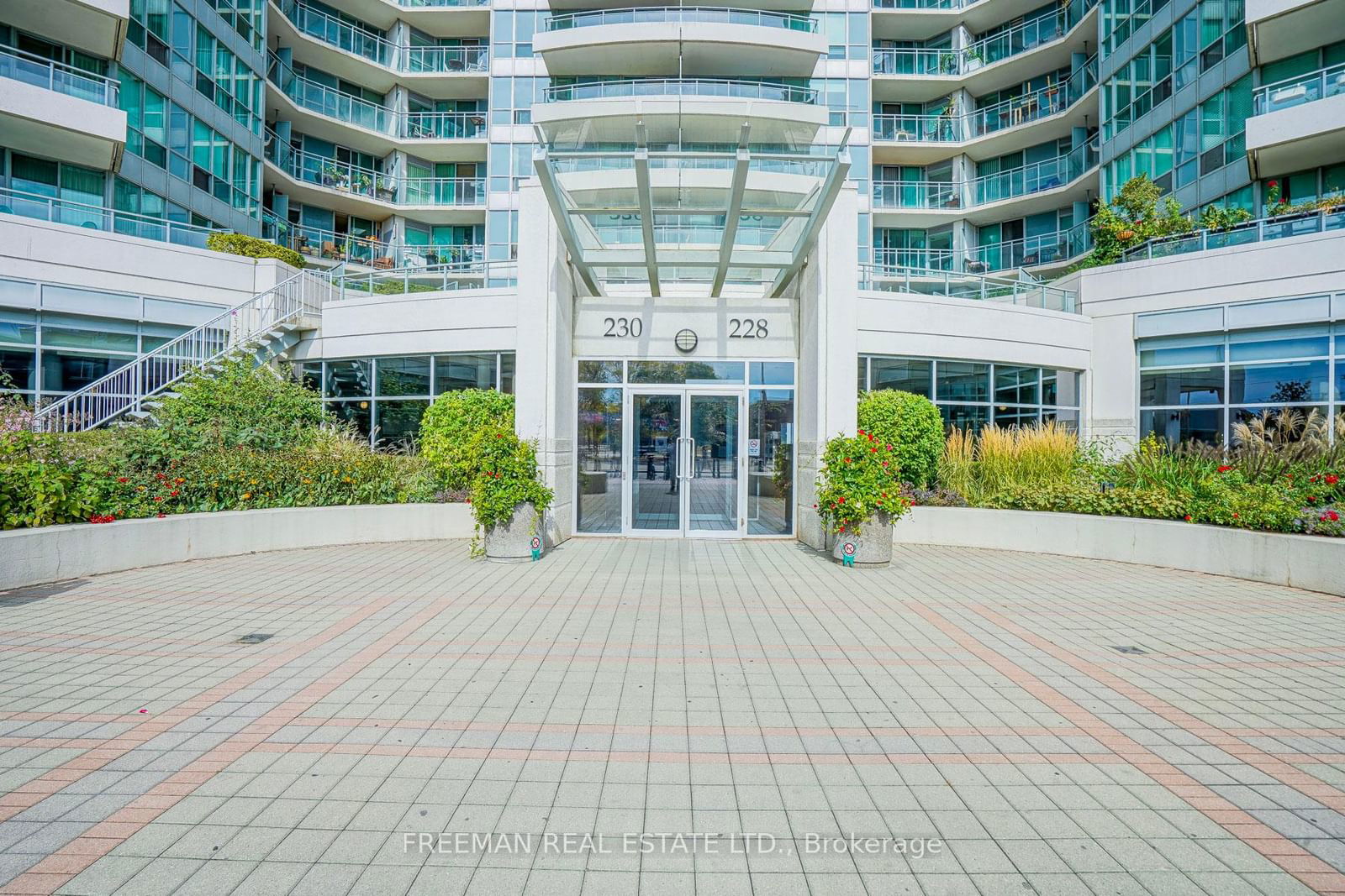 230 Queens Quay W, unit 620 for rent - image #2