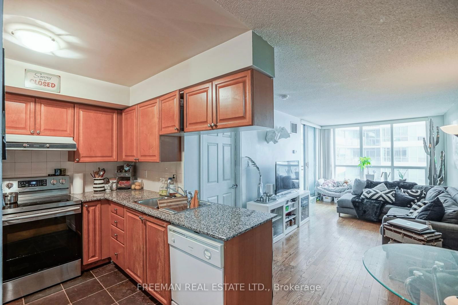 230 Queens Quay W, unit 620 for rent - image #6