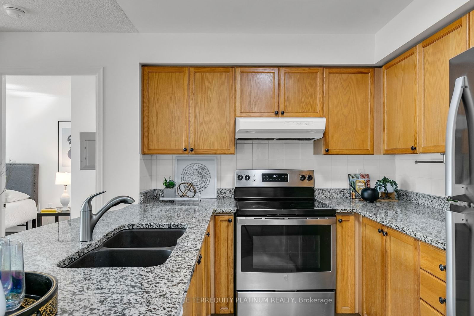 109 Front St E, unit 411 for sale